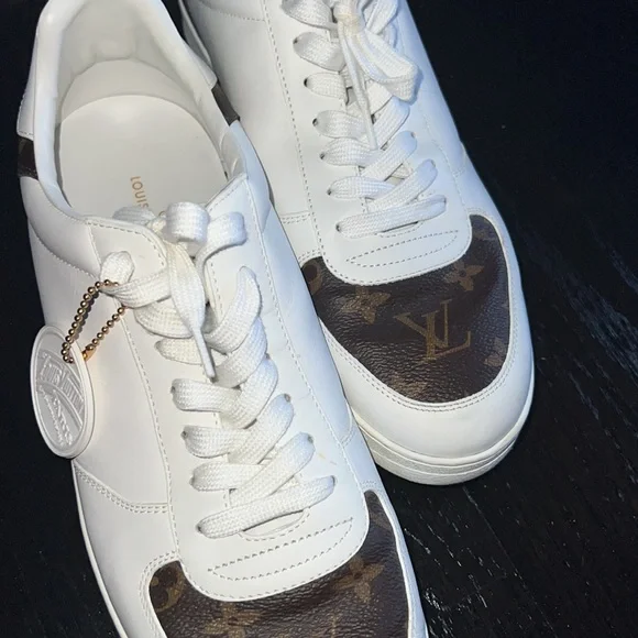Men’s Louis Vuitton Sneakers - Picture 3 of 6